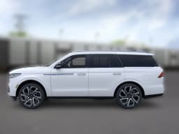 Lincoln Navigator Reserve 4x4 2026 — side view