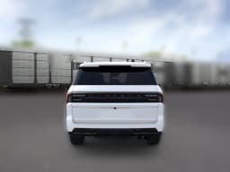 Lincoln Navigator Reserve 4x4 2026 — side view