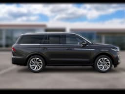 Lincoln Navigator Reserve 4x4 2027 — side view