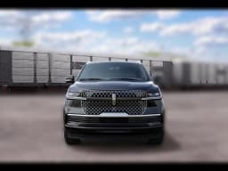 Lincoln Navigator Premiere 4x4 2027 — side view