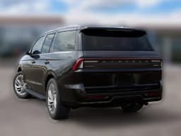 Lincoln Navigator Premiere 4x4 2027 — side view