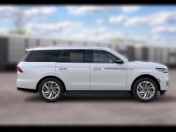 Lincoln Navigator Premiere 4x4 2027 — side view