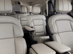 Lincoln Navigator Premiere 4x4 2027 — side view