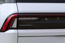 Lincoln Navigator Premiere 4x4 2027 — side view