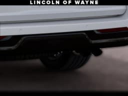 Lincoln Navigator Premiere 4x4 2027 — side view