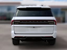 Lincoln Navigator Premiere 4x4 2027 — side view