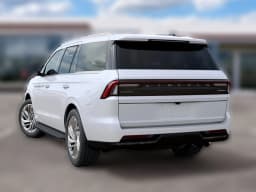 Lincoln Navigator Premiere 4x4 2027 — side view