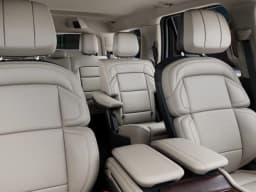 Lincoln Navigator Premiere 4x4 2027 — side view