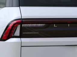 Lincoln Navigator Premiere 4x4 2027 — side view