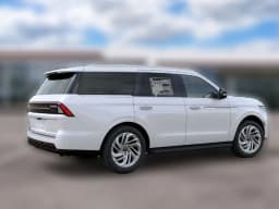 Lincoln Navigator Premiere 4x4 2027 — side view