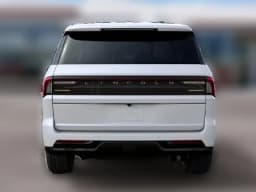 Lincoln Navigator Premiere 4x4 2027 — side view