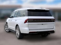 Lincoln Navigator Premiere 4x4 2027 — side view
