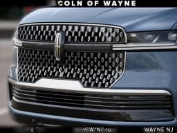 Lincoln Navigator Premiere 4x4 2027 — side view