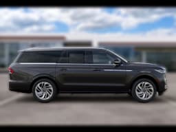 Lincoln Navigator L Reserve 4x4 2027 — side view