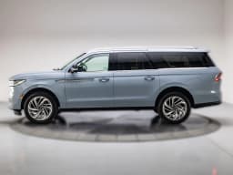 Lincoln Navigator L Reserve 4x4 2027 — side view