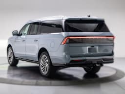 Lincoln Navigator L Reserve 4x4 2027 — side view