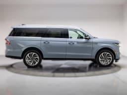 Lincoln Navigator L Reserve 4x4 2027 — side view