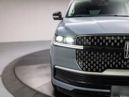 Lincoln Navigator L Reserve 4x4 2027 — side view