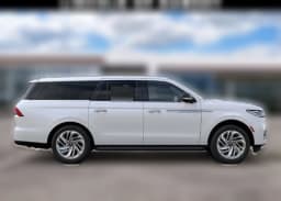 Lincoln Navigator L Premiere 4x4 2027 — side view