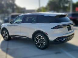 Lincoln Nautilus Premiere AWD 2026 — side view
