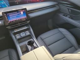 Lincoln Nautilus Premiere AWD 2026 — side view