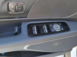 Lincoln Nautilus Premiere AWD 2026 — side view