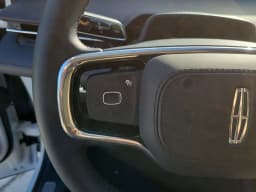 Lincoln Nautilus Premiere AWD 2026 — side view