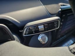 Lincoln Nautilus Premiere AWD 2026 — side view