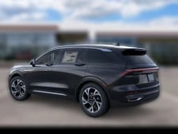 Lincoln Nautilus Premiere AWD 2026 — side view