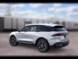 Lincoln Nautilus Premiere AWD 2026 — side view