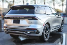 Lincoln Nautilus Reserve AWD 2026 — side view
