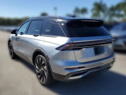 Lincoln Nautilus Reserve AWD 2026 — side view