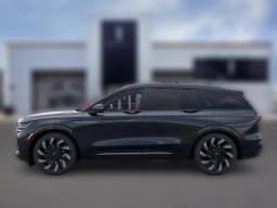 Lincoln Nautilus Reserve AWD 2026 — side view