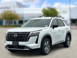 Nissan Pathfinder SL 4WD Nissan Pathfinder SL 4WD