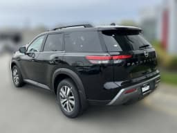 Nissan Pathfinder SL 4WD 2026 — side view