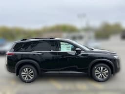 Nissan Pathfinder SL 4WD 2026 — side view