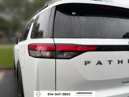 Nissan Pathfinder SL 4WD 2026 — side view