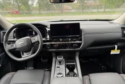 Nissan Pathfinder SL 4WD 2026 — side view