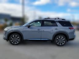 Nissan Pathfinder Platinum 4WD 2026 — side view