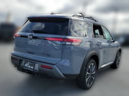 Nissan Pathfinder Platinum 4WD 2026 — side view