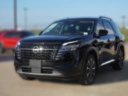 Nissan Pathfinder Platinum 2WD 2026 — side view