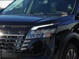 Nissan Pathfinder Platinum 2WD 2026 — side view