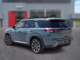 Nissan Pathfinder Platinum 2WD 2026 — side view