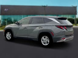 Hyundai Tucson SE FWD 2026 — side view