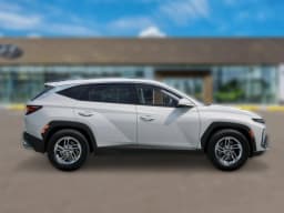 Hyundai Tucson SE FWD 2026 — side view
