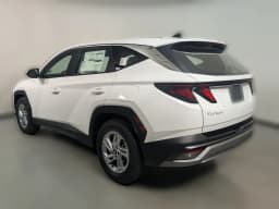 Hyundai Tucson SE FWD 2026 — side view