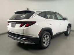 Hyundai Tucson SE FWD 2026 — side view