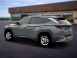 Hyundai Tucson SE FWD 2026 — side view