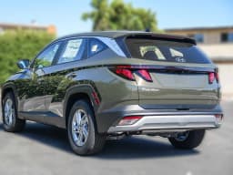 Hyundai Tucson SE FWD 2026 — side view