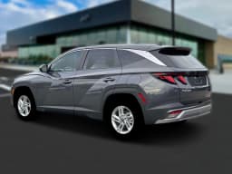 Hyundai Tucson SE FWD 2026 — side view